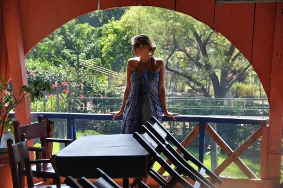 À espera do café da manhã, no restaurante do nosso hotel em Coatepeque, em El Salvador